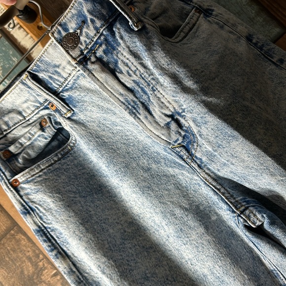 American Eagle flex 29x30 acid washed high waisted jeans - Picture 7 of 16